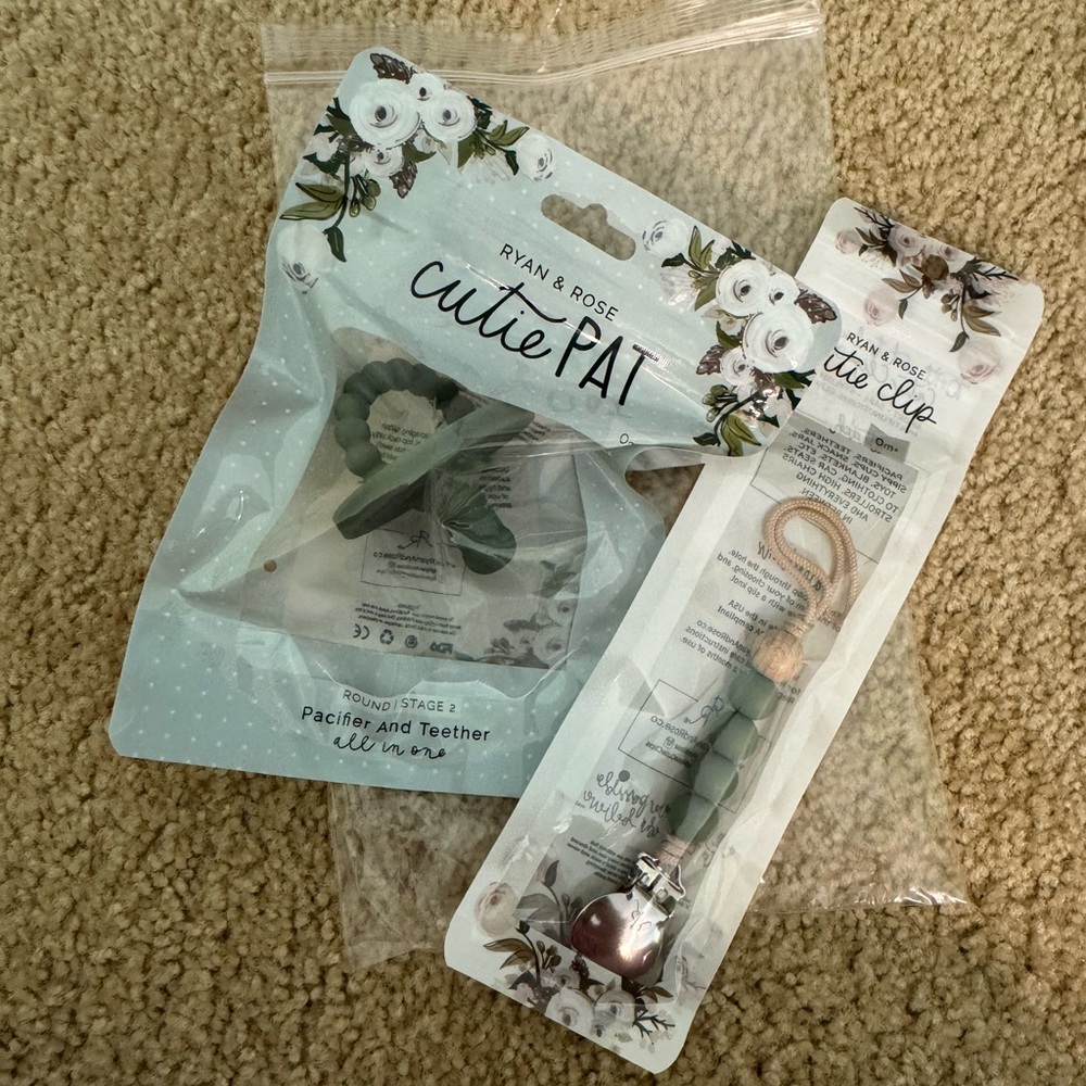Ryan & Rose pacifier and clip set
